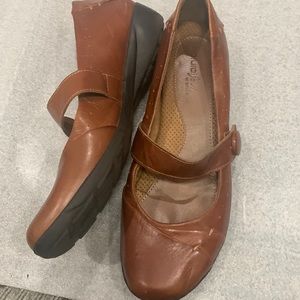 Natural soul by naturalizer brown leather Mary Jane 9.5
